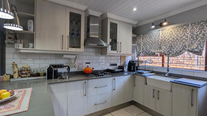 3 Bedroom Property for Sale in Denver Park Western Cape